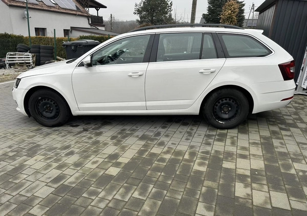 Skoda Octavia cena 24400 przebieg: 88000, rok produkcji 2017 z Krajenka małe 154